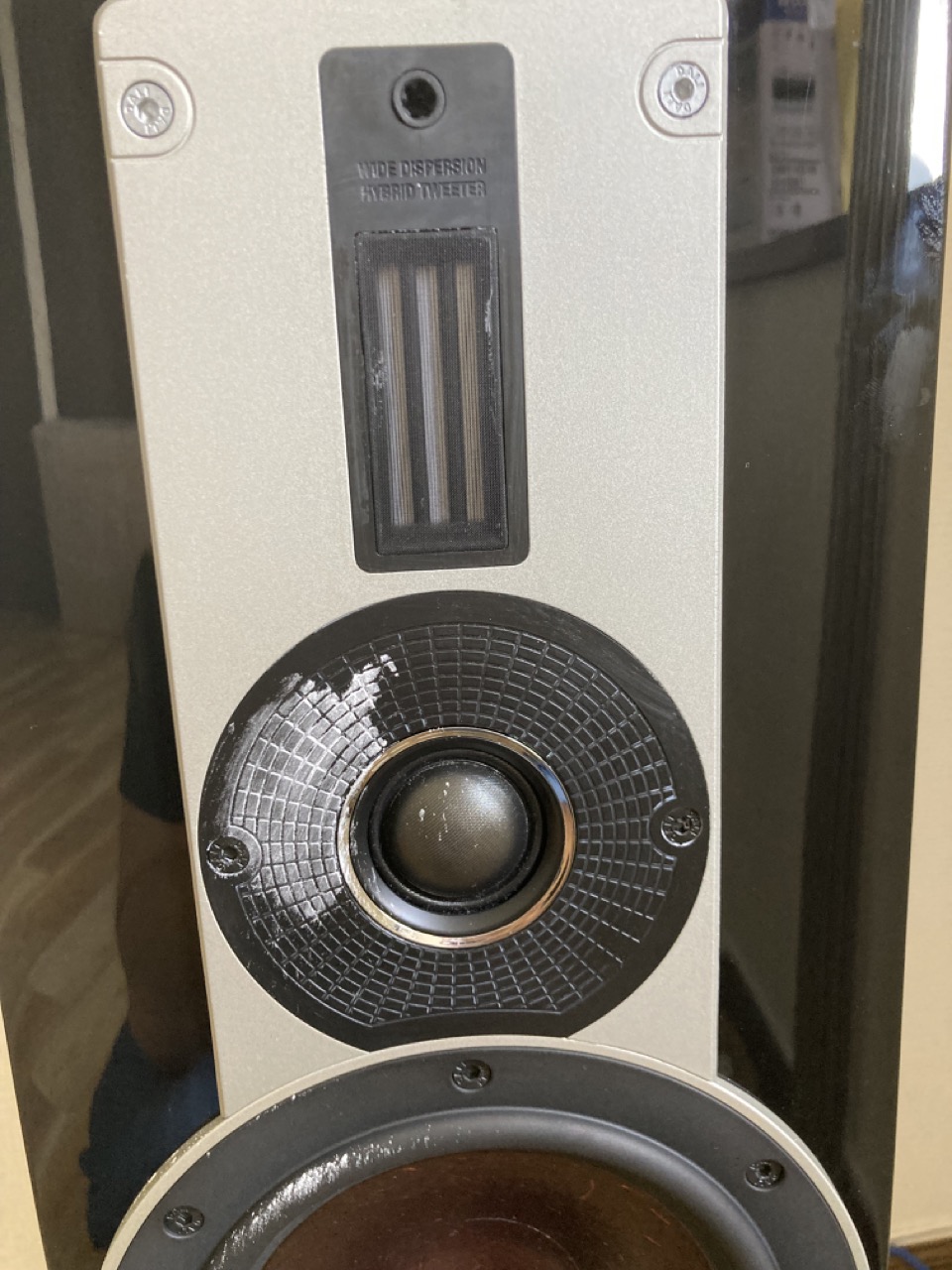 スピーカーの天敵！ゴム部分の劣化したベタベタ、加水分解によるベタつきの取り方 | STAY HOME THEATER