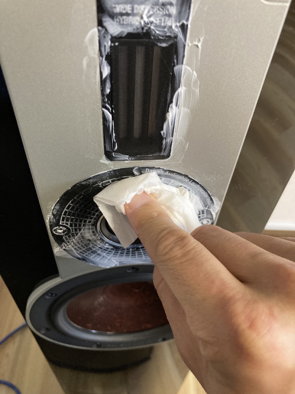 スピーカーの天敵！ゴム部分の劣化したベタベタ、加水分解によるベタつきの取り方 | STAY HOME THEATER